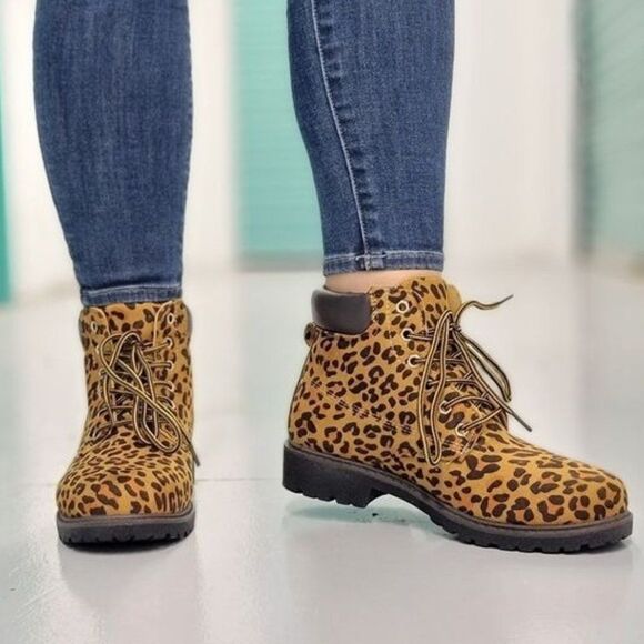Shoes - Women's Leopard Combat Lace-up Ankle Boots Low Heel